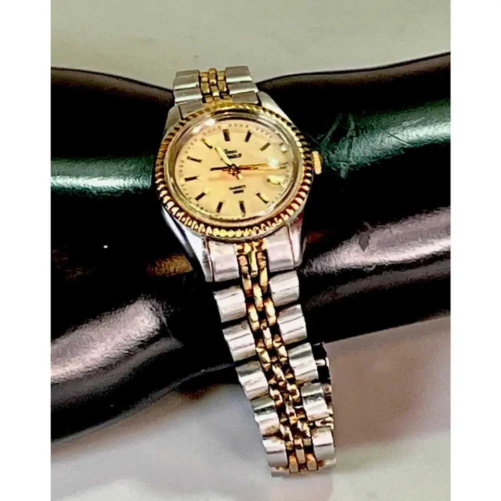 Vintage Timex Indiglo Women’s Watch Silver/Gold Tone Date Presidential Bracelet